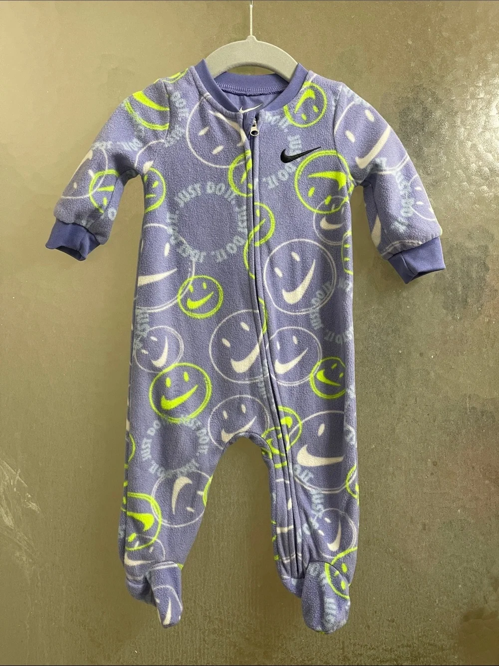 🌈 Nike Baby Girl Sleeper Sz 6M Purple Fuzzy Winter Pajamas